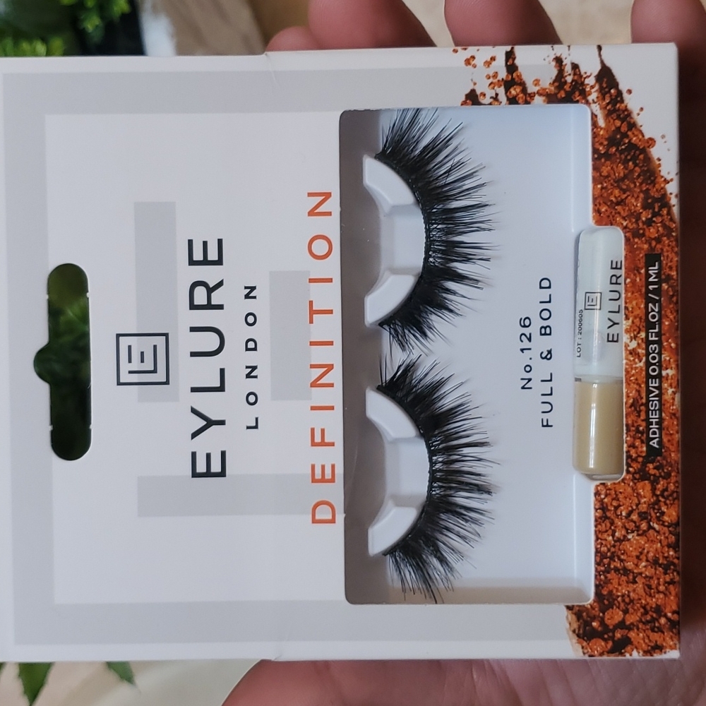 ♡EYLURE Definition LASHES♡ - Picture 2 of 5